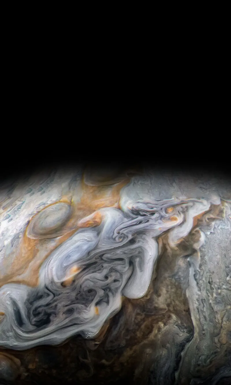 Dunkler und stürmischer Jupiter